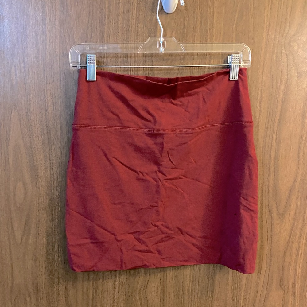Maroon red BDG stretchy cotton mini skirt.Size M. So flattering for the booty🍑
